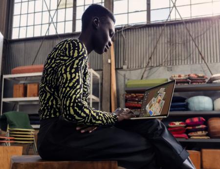 Apple MacBook Air 13" (M3, 8C CPU, 8C GPU, 2024) 8/256Gb SSD (MRXT3) Starlight, «сияющая звезда»